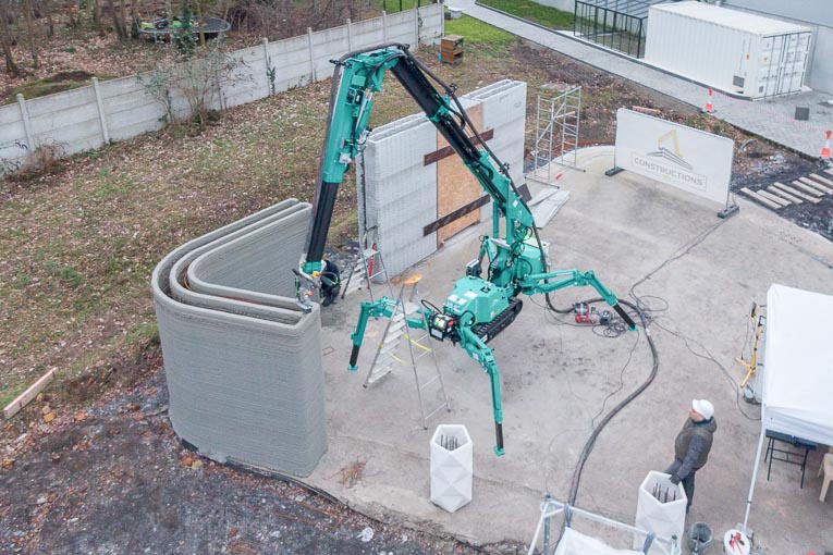 Grâce à son imprimante 3D béton, la MaxiPrinter, Constructions-3D réalise les façades d’un bâtiment de 3 étages. [©Constructions 3D]