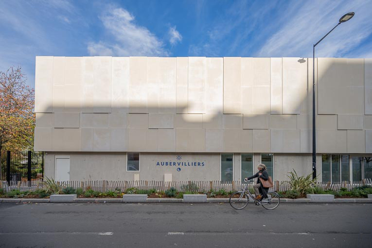 La tonalité des façades rappelle la couleur de la pierre naturelle claire. [©ACPresse]