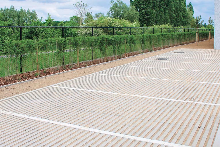 Nouveau pavé drainant Lin’O Green d’Alkern. [©Alkern]