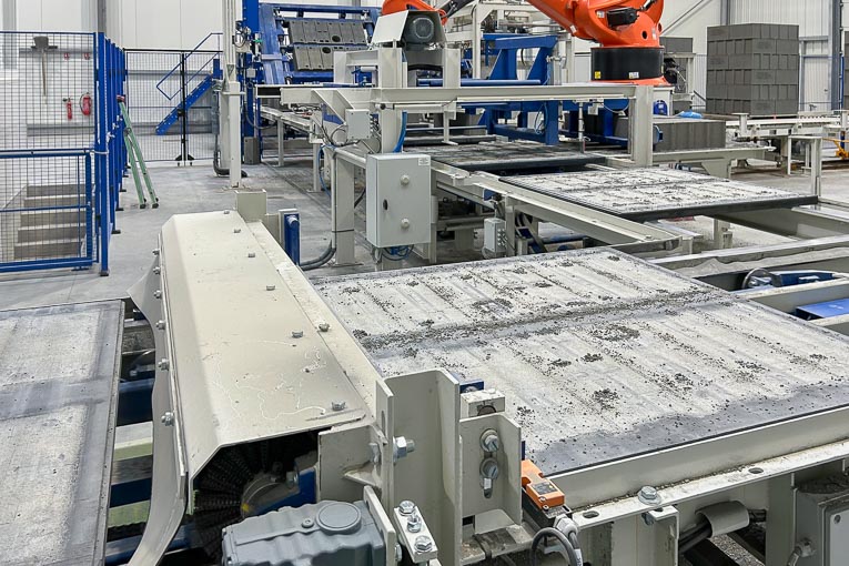 Le nettoyage des planches Wasa Uniplast Ultra est optimal au sein de la ligne de production de la presse Quadra Q12. [©Wasa]