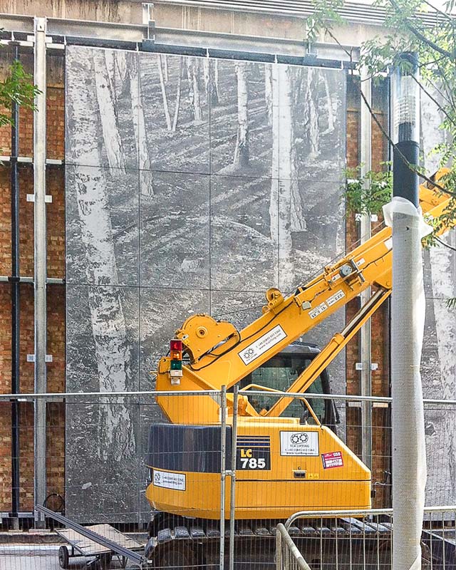 8-	Installation de l’œuvre “Silver Forest” à Westminster. [©Rut Blees Luxemburg]