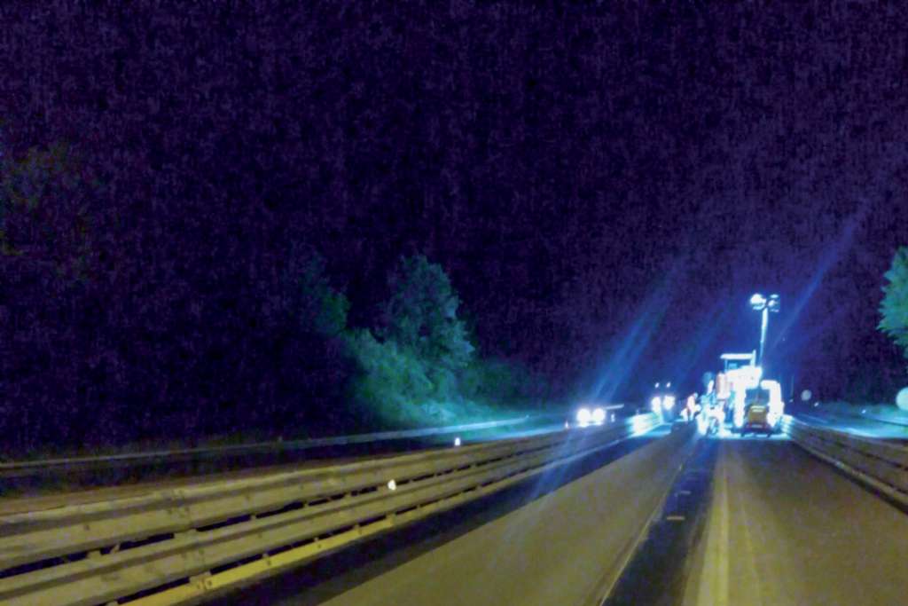 Mise en sécurité du terre-plein central de l’autoroute A 20 par remplacement des glissières en acier par des GBA.  [©Argeco Développement]