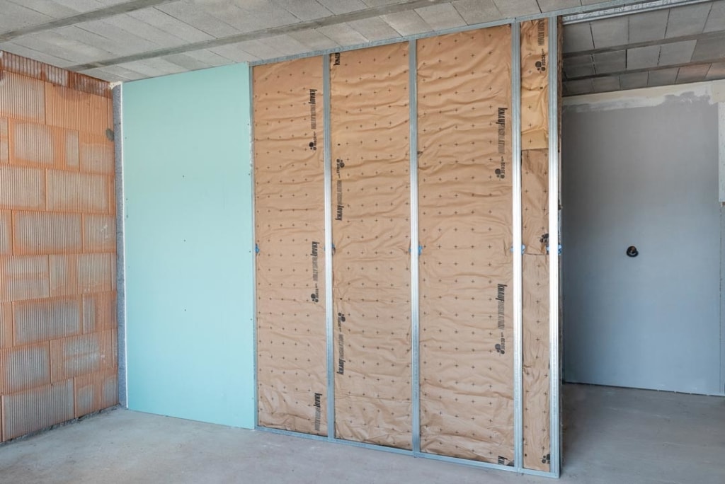 Avec sa cloison de garage isolante, Knauf propose un nouveau système spécialement dédié à l’isolation thermique et acoustique entre habitat et locaux non chauffés. [©Knauf Insulation]