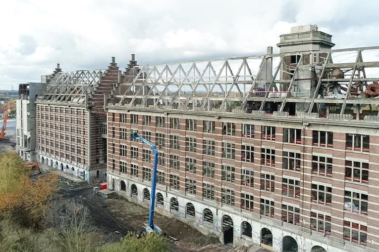 Sur le chantier des Grands Moulins de Paris, Lhotellier 2D a mobilisé 5 cordistes. [©Lhotellier]