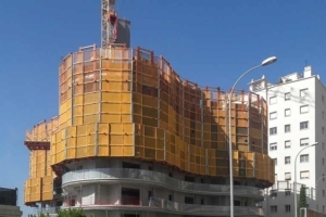 Les plates-formes de Peri ont permis aux équipes de construction d‘avancer sur le chantier en toute sécurité. [©Peri]