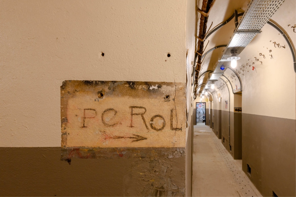 Un couloir du poste de commandement ©Pierre Antoine