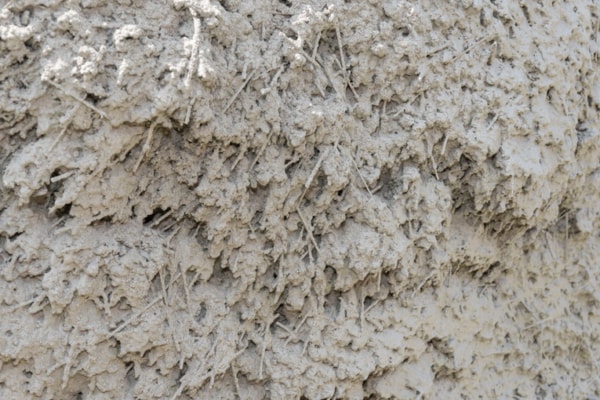 Les MasterFiber 151 SPA de BASF CC se dispersent sans difficultés dans le béton. [©ACPresse]