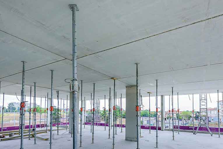 La système Caméléo se caractérise par une absence de retombées de poutres, les porteurs se limitant à des poteaux et aux traditionnelles trémies d’escaliers et d’ascenseurs. [©Rector]