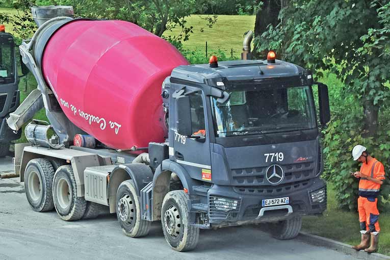Chaque camion est équipé d’une tablette. Toutes les commandes de la journée y sont transcrites.  [©Gérard Guérit]