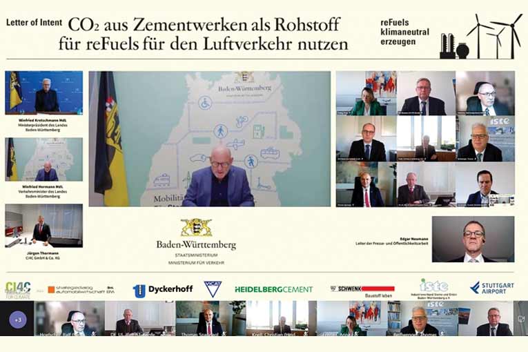 C’est en présence de Winfried Kretschmann, ministre-président du Land de Bade-Wurtemberg, et de Winfried Hermann, son ministre des Transports et Infrastructures, qu’a été signée la lettre d’intention relative à la création du projet pilote Catch4Climate. [©DR]
