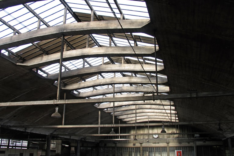 L’éclairage zénithal accentue l’impression de légèreté du bâtiment. [©Nello Giambi]