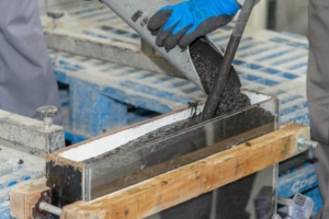 Vicat a élaboré Carat, un liant contenant du Biochar, en substitution du clinker.[©ACPresse]