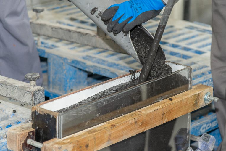 Vicat a élaboré Carat, un liant contenant du Biochar, en substitution du clinker.[©ACPresse]