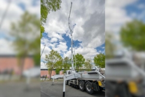 La S 43 SX Hybrid de Schwing Stetter peut offrir un fonctionnement aussi bien thermique qu’électrique. [©ACPresse]