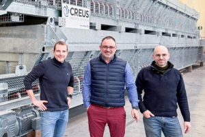 De gauche à droite, Stijn Defraeye, directeur opérationnel de Creus Concrete Solutions, Jérôme Jacquin, directeur commercial France, et Matthias Creus, président. [©Creus Concrete Solutions]