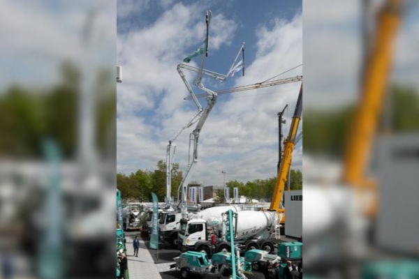 Les pompes à béton automotrices de Sermac intègrent des flèches allant de 20 m à 65 m. [©ACPresse]