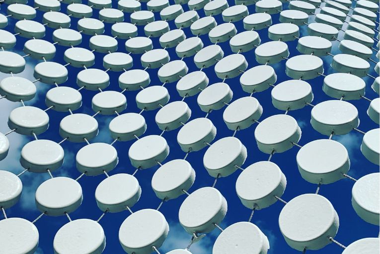 Le Breton Solid Studio et sa Maille Zephyr incarnent une approche novatrice du béton, alliant performance technique et esthétique. [©Solid Studio]