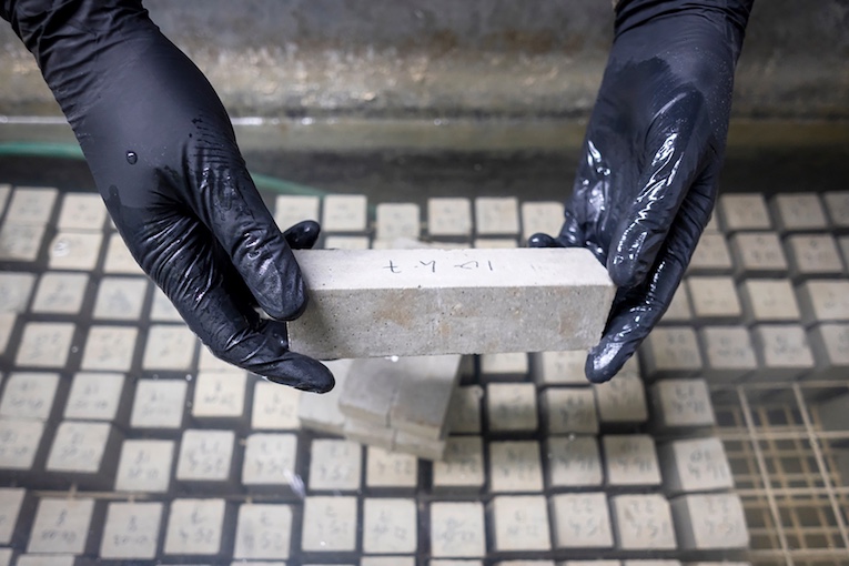 Avec Act, Ecocem veut faire économiser 70 % d’émission de CO2 au ciment. [©Ecocem]