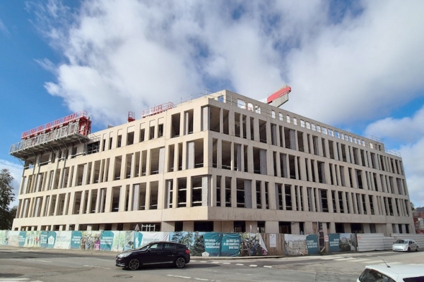 Le ton pierre est l’une des couleurs les plus populaires selon MBS. [©Léon Grosse]