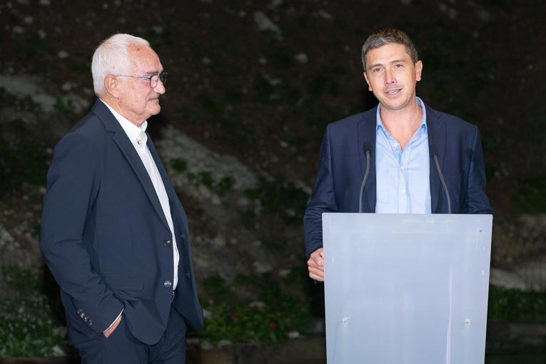 Patrick Lorda (à droite) succède à Patrick Rolland (à gauche) au poste de directeur. [©ACPresse]