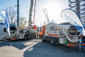 Mecbo a mis sur le marché deux nouvelles pompes à béton : la City Roll (à droite) et l’Aut 36.5 (à gauche). [©ACPresse]