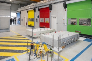 Le laboratoire Achille intègre 5 bancs d’essais, dont un réservé, à la recherche pure (porte jaune). [©ACPresse]