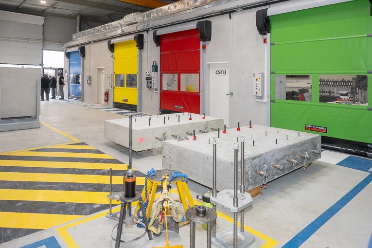 Le laboratoire Achille intègre 5 bancs d’essais, dont un réservé, à la recherche pure (porte jaune). [©ACPresse]