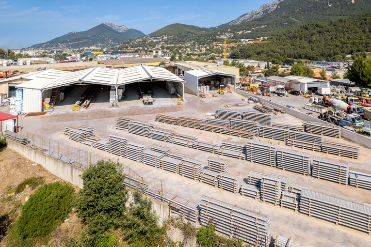 L’entreprise a choisi la simplicité et la logique en définissant, pour chaque usage, des zones de circulation et de travail dédiées. [©Bonifay]