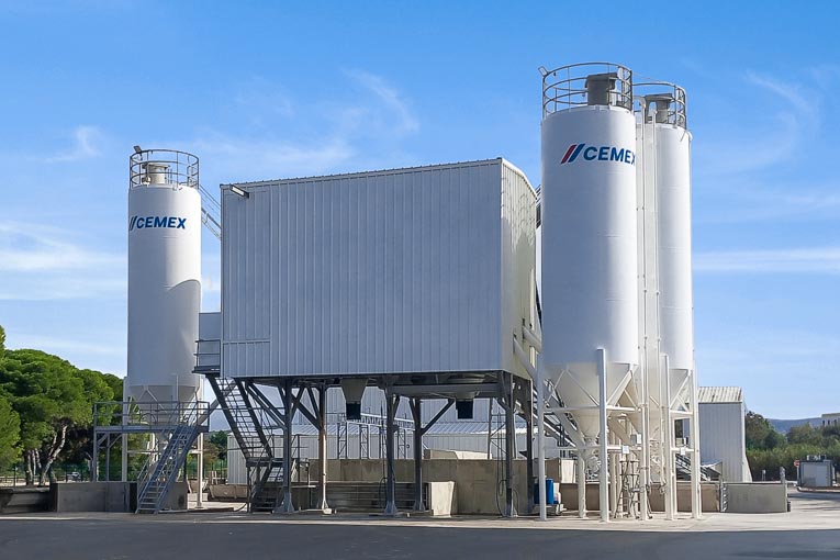 Construite par Atec, la nouvelle centrale BPE de Cemex, à Marignane, intègre un malaxeur Teka THZ 3000A d’une capacité de 2 m3/cycle. [©Cemex]