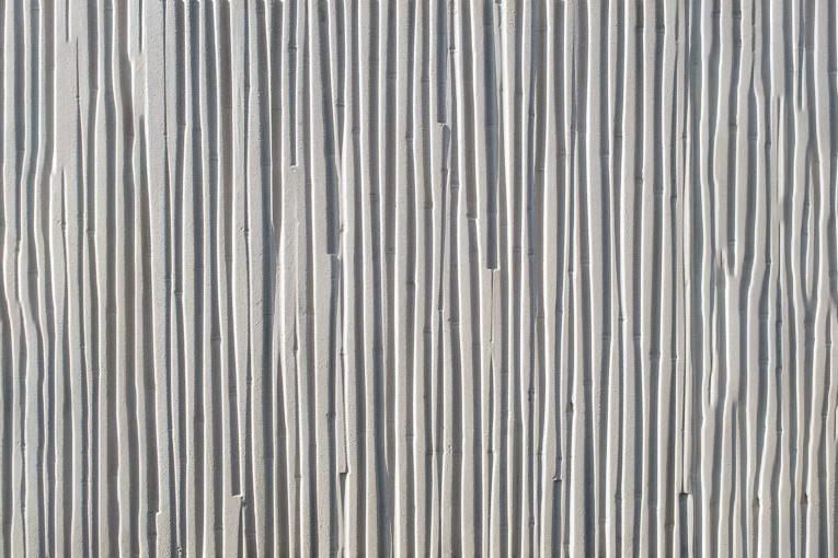 Les socles des bâtiments de la Zac Canal d’Europe profitent d’un matriçage “effet bambou”. [©Reckli]