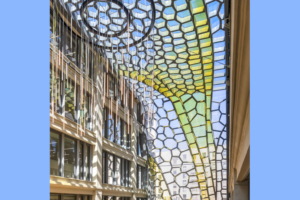 La résille porteuse de la verrière a été préfabriquée en Bfup SmartUP de Vicat. [©Hélène Peter/Vicat]