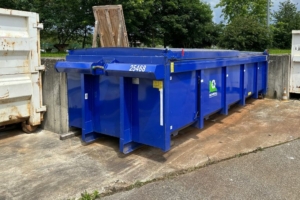 alobat accompagne au mieux les entreprises qui ont la place de stocker les déchets triés, issus de leurs chantiers, dans des bennes présentes à leurs entrepôts. [©Valobat]