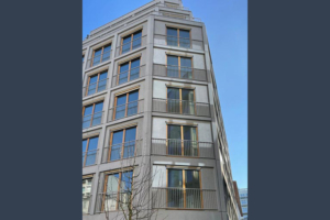 Façade esthétique en béton du 206 rue Lafayette, à Paris. [©Cmeg]