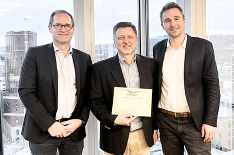 De gauche à droite, Bertrand Crépin-Leblond, Dg de TRB Réfractaires, Mike DeLucia, Pdg de MT Savage, et Thibaut Poulain, directeur du développement stratégique du Groupe CB. [©TRB Réfractaires] 