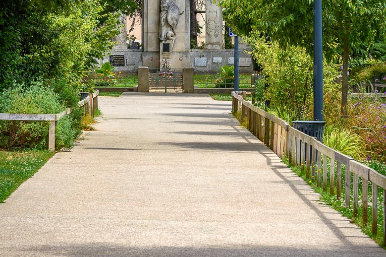 Du béton désactivé et drainant de Migma a été utilisé pour l’aménagement de la place de la Liberté, à Valence. [©Migma]
