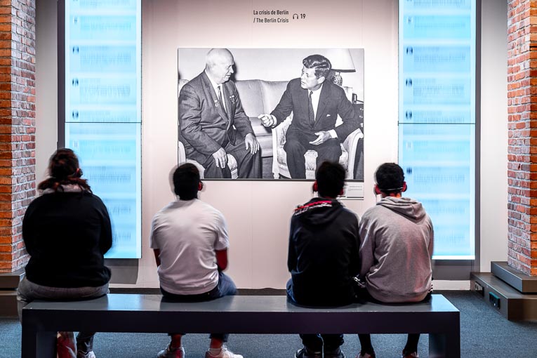 Photo montrant John F. Kennedy rencontrant le leader soviétique Nikita Khrouchtchev à Vienne, en Autriche, les 3 et 4 juin 1961. [©Muselia]