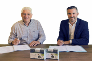 Signature officielle le 3 juin dernier du partenariat, au siège de CCB Greentech, en présence de François Cochet, son président, et de Clément Blanc, directeur général de Capremib. [©Capremib]