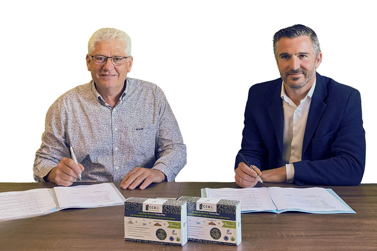 Signature officielle le 3 juin dernier du partenariat, au siège de CCB Greentech, en présence de François Cochet, son président, et de Clément Blanc, directeur général de Capremib. [©Capremib]