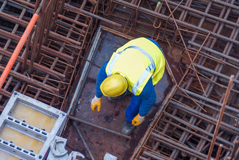 Une voie de régularisation exceptionnelle est ouverte jusqu’au 31 décembre 2026 pour les métiers et zones “en tension ”. Le secteur du BTP en fait partie. [©ACPresse]