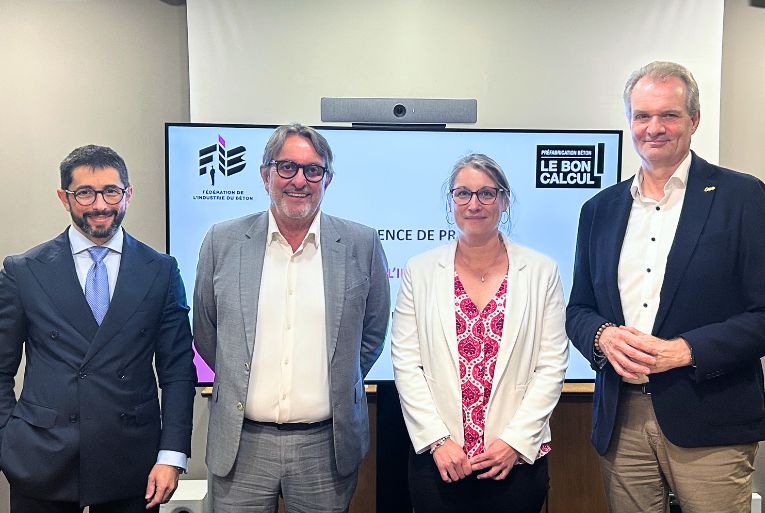 De gauche à droite : Alberto Arena, président de la Commission technique de la Fib, Jacques Plattard, président, Marie Dedieu, présidente de la Commission RSE, et Benoît Hennaut, vice-président. [©ACPresse]