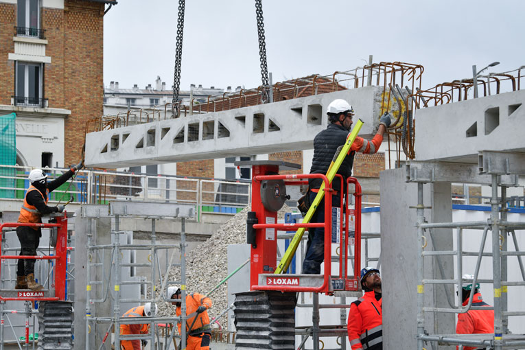 Mise en place de l’Optipoutre sur chantier. [©Franck Badaire /Vinci Construction]
