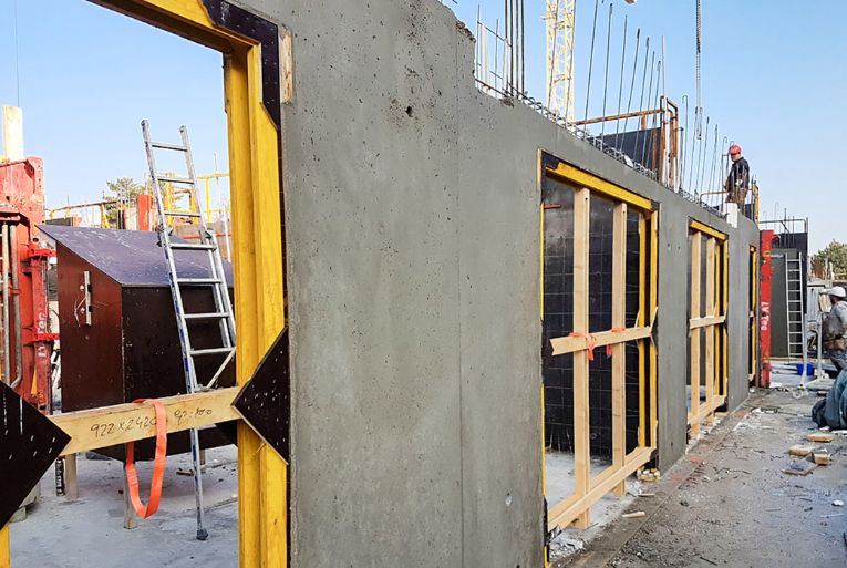 Le mannequin profil breveté d’Atout coffrage est 2 fois plus léger qu’un mannequin en bois traditionnel. [©Atout coffrage]