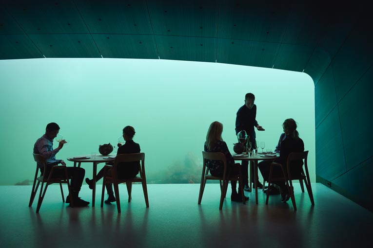 Under : Premier restaurant sous-marin d'Europe. [©Ivar Kvaal]