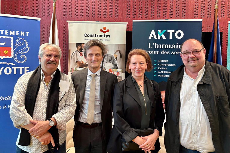De gauche à droite : Joel Ellen président Constructys, Sébastien Bouleau, Dg Constructys, Valérie Sort, Dg Akto et Jean Hédou, président Akto. [©Akto]