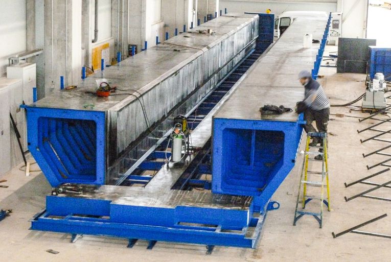 Moules pour poutres précontraintes en “T” conçus par CTVS. [©CTVS]