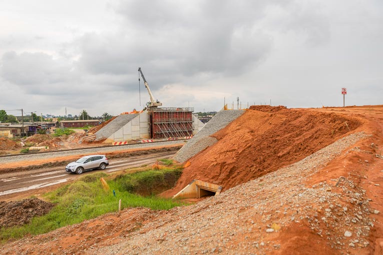 Au total, 8 000 pièces vont être préfabriquées sur le site de Filtisac, puis déplacées par camion. [©Sicma]