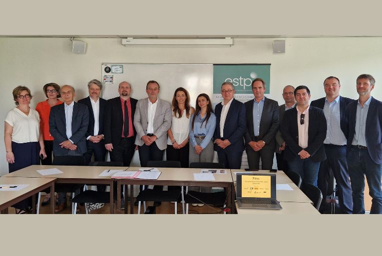 Signature  le 10 juin dernier d’une convention entre la chaire Ingénierie des bétons (IdB)  et cinq nouveaux partenaires : Spie Batignolles, Ecominéro, Chryso France, l’université d’Orléans (laboratoire LaMé) et l’ESITC Paris. [©ESTP]