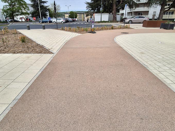 A Château-Thierry, Sols a réalisé plus de 2 200 m2 de cheminements piétons et 680 ml de pistes cyclables.