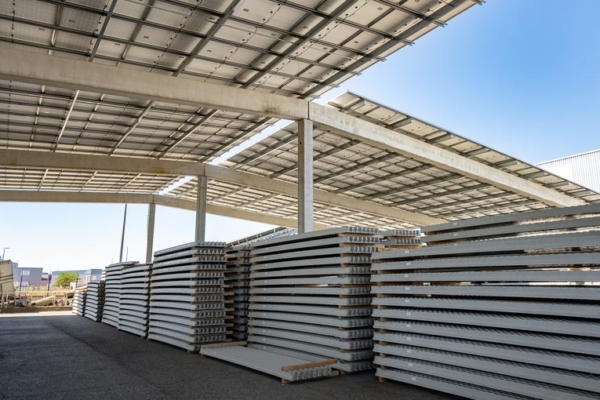 Les ombrières Rector s’articulent autour d’un système poteaux – poutres sans bracons, permettant de dégager de tout obstacle la totalité de la hauteur de la structure. [©ACPresse]