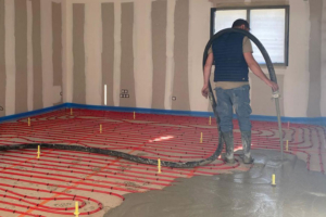 Sud Est Béton propose dorénavant à ses clients la chape ciment MapeChape, qui offre une mise en œuvre plus rapide. [©Sud Est Béton]